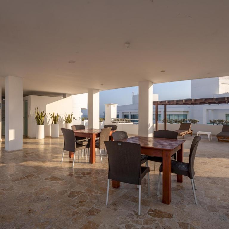Luxury 3BR Apto. Salida a Playa Piscina Jacuzzi - Three-Bedroom Apartment - 23