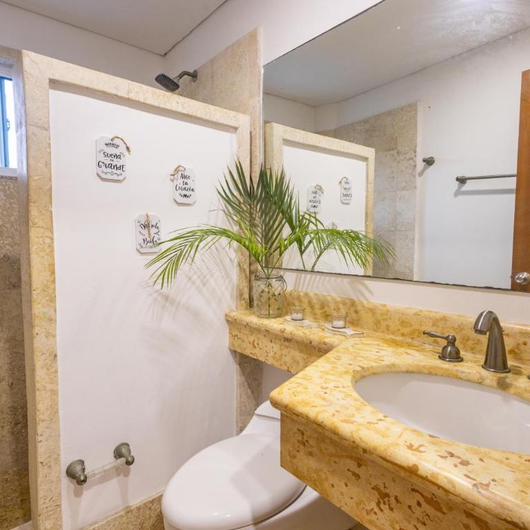 Luxury 3BR Apto. Salida a Playa Piscina Jacuzzi - Three-Bedroom Apartment - 37