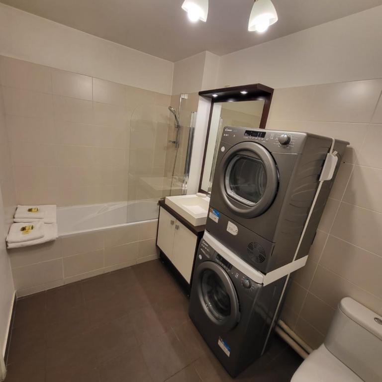 Paris Montmartre Chic - Appartement 3 Chambres - 13
