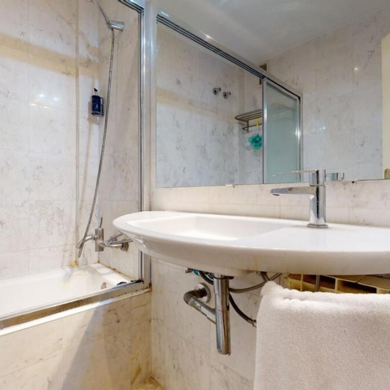 The Collection Barcelona - Modern and bright three-bedroom in Eixample - Apartment - 30