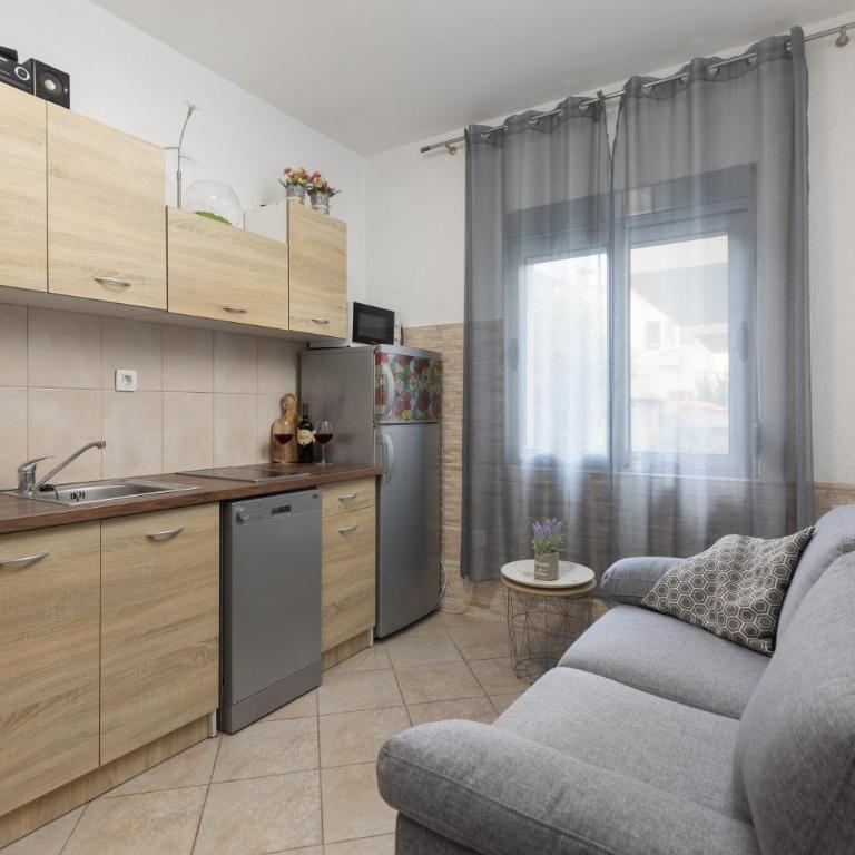 Ana's Place Near the Sea - Two-Bedroom Apartment - 11