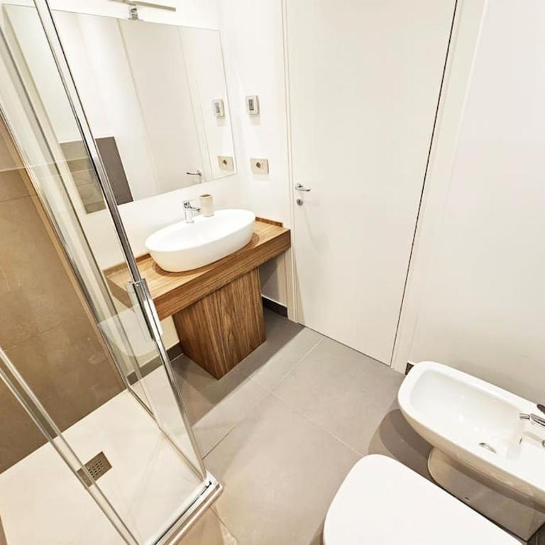 [Plaza Deluxe] Modern Center House - View Como Lake - Top Privacy - Two-Bedroom Apartment - 5