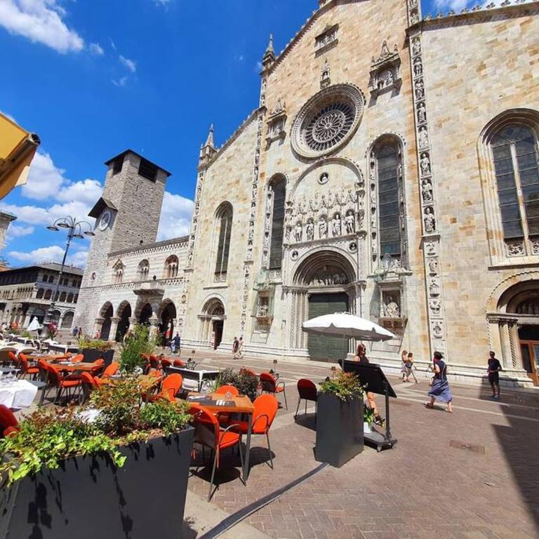 [Plaza Deluxe] Modern Center House - View Como Lake - Top Privacy - Two-Bedroom Apartment - 13