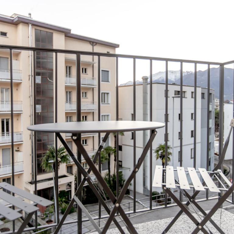 Miralago Locarno Easy Rooms - Easy Self Check-In - Camera Matrimoniale con Balcone e Aria Condizionata - 6