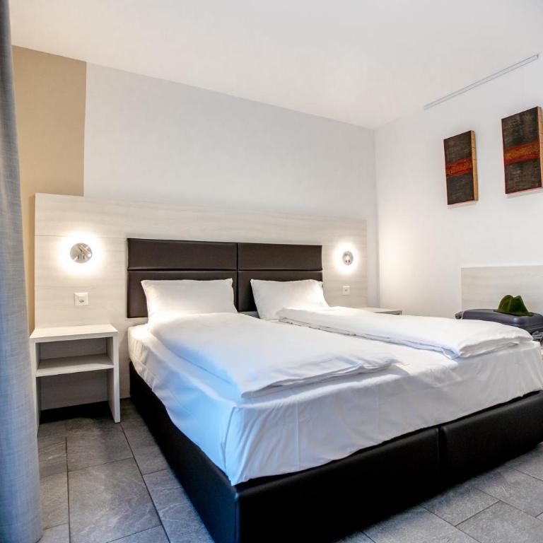 Miralago Locarno Easy Rooms - Easy Self Check-In - Camera Matrimoniale con Balcone e Aria Condizionata - 7
