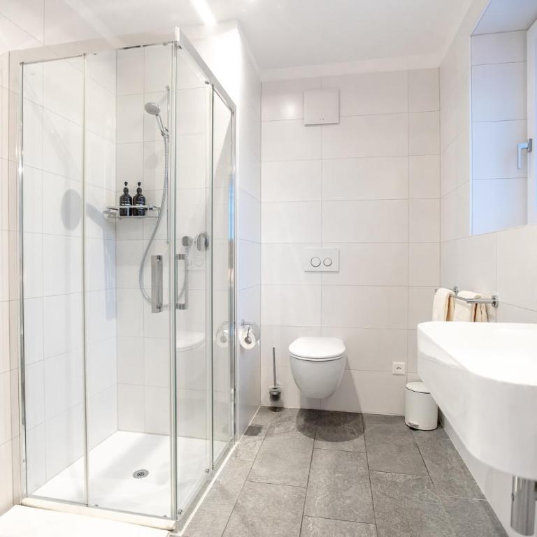 Miralago Locarno Easy Rooms - Easy Self Check-In - Camera Matrimoniale Standard con Aria Condizionata - 2