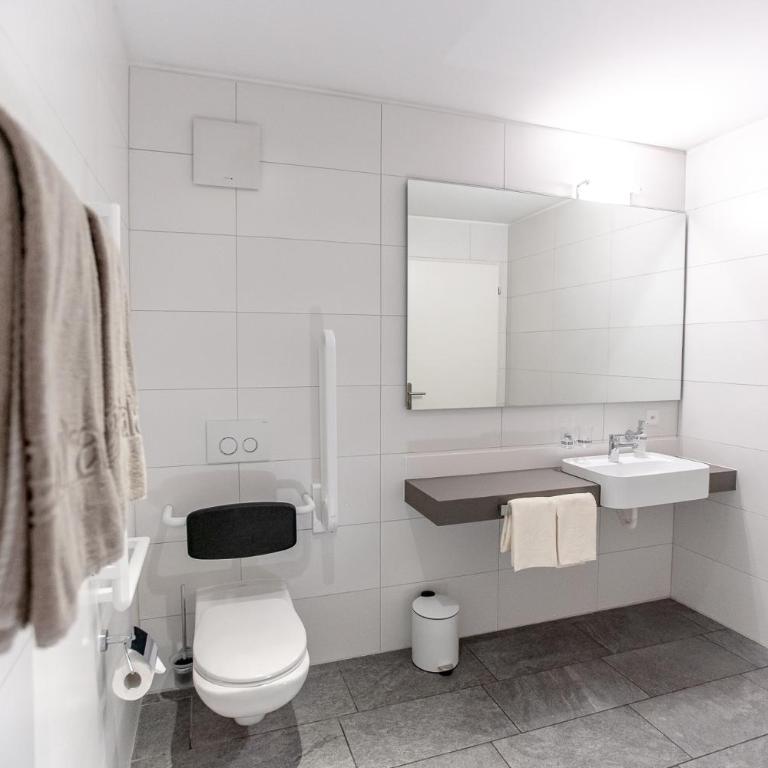 Miralago Locarno Easy Rooms - Easy Self Check-In - Camera Queen Superior con Aria Condizionata - 6