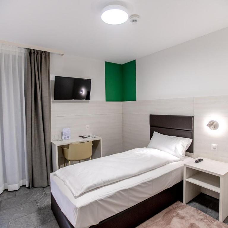 Miralago Locarno Easy Rooms - Easy Self Check-In - Camera Singola Superior con Aria Condizionata - 1