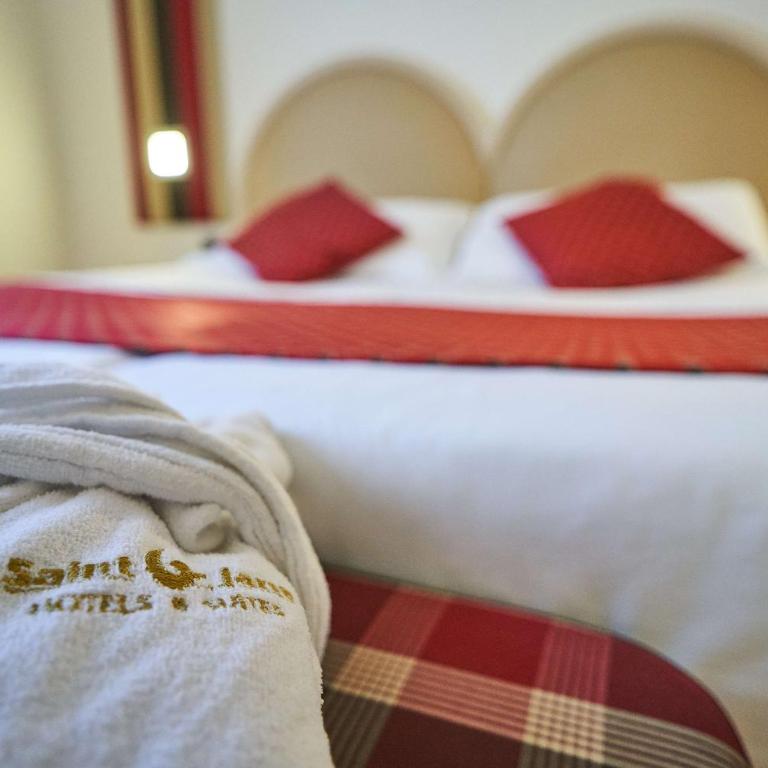 Hotel Centrale Best Western Signature Collection - Superior Queen Room with Whirlpool - Non-Smoking - 2
