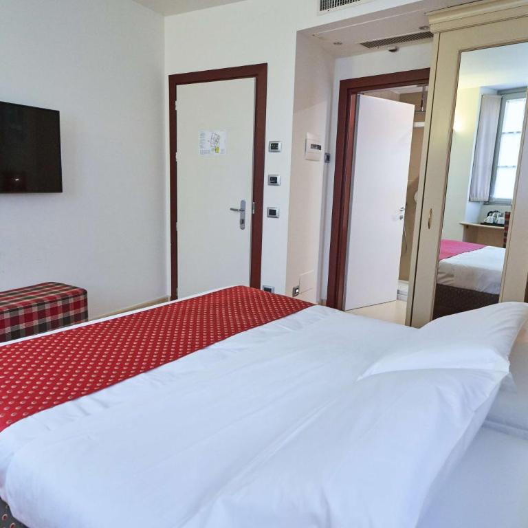 Hotel Centrale Best Western Signature Collection - Standard Queen Room - Non-Smoking - 3