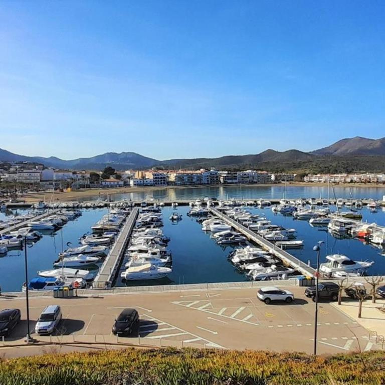 Apartamento en Llançà con 2 habitaciones, cocina equipada y estacionamiento - Ideal para familias - ES-170-42 - Apartamento - 22