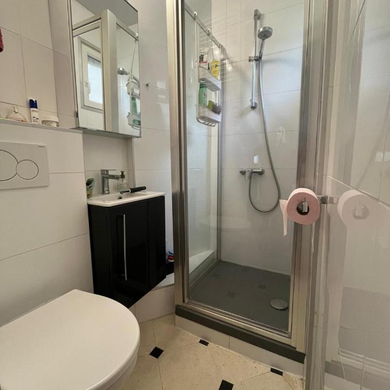 Montmartre Bright & Quiet - One-Bedroom Apartment - 10