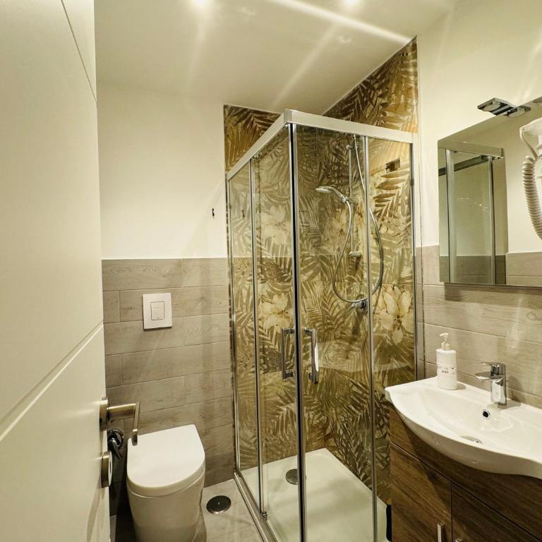 Hostel Mancini Naples - Camera Doppia con Letti Singoli e Bagno in Comune - 3