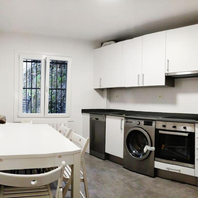 Casco Viejo 5 min, 3 HABITACIONES ,MODERNO,Garaje - Three-Bedroom Apartment - 2