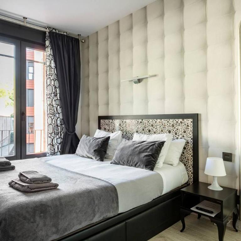 Bilbao city hall suite 2 - Double Room with Balcony - 8