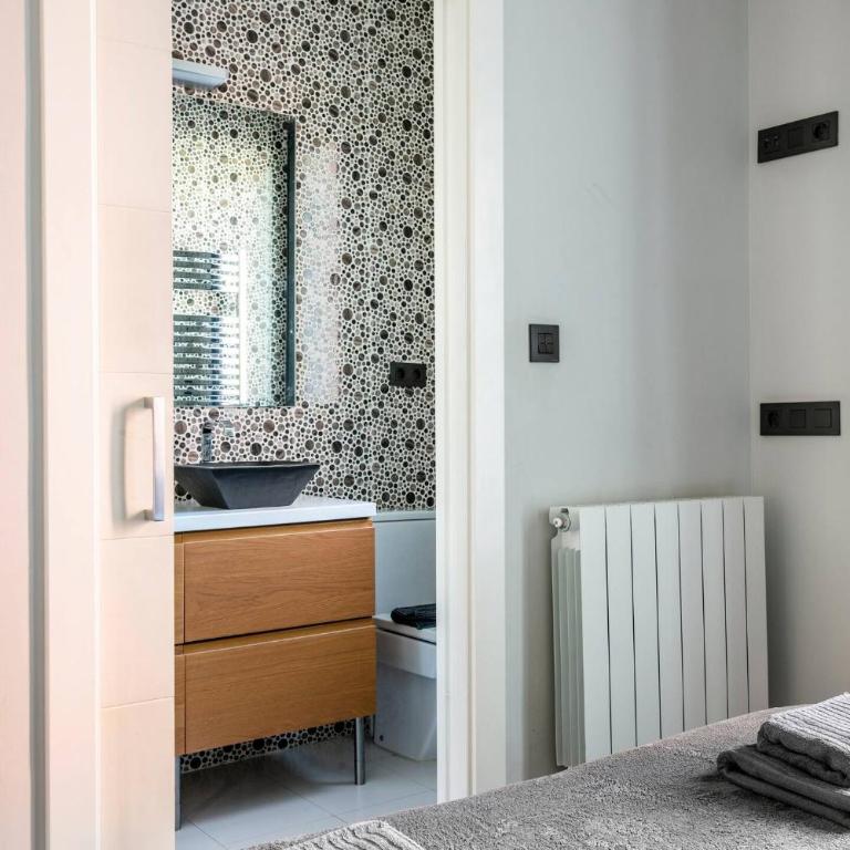 Bilbao city hall suite 2 - Double Room with Balcony - 11