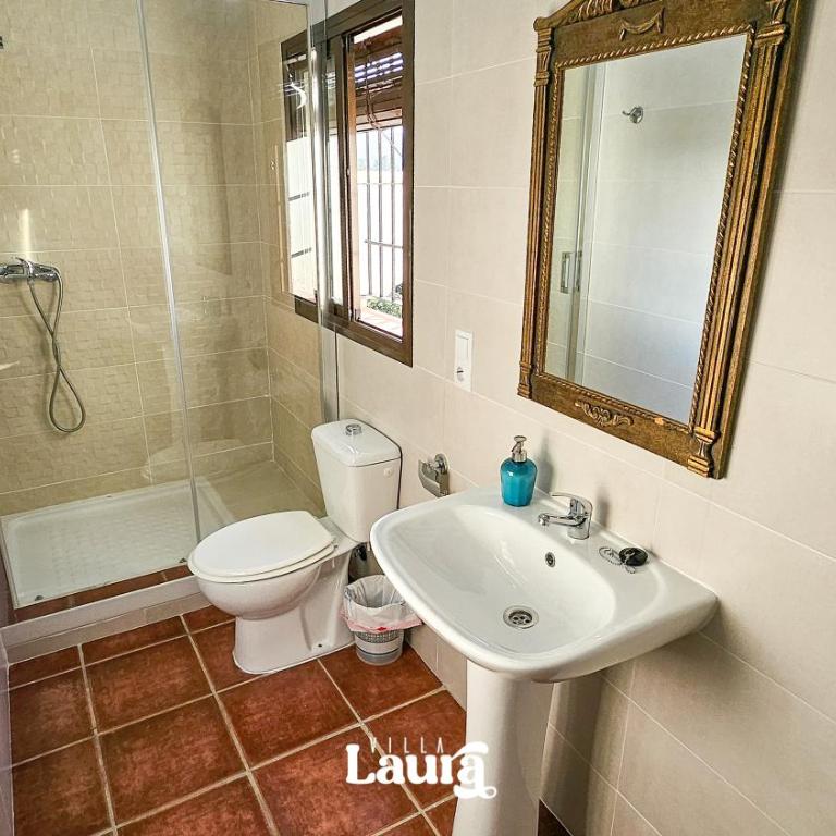Villa Laura - Four-Bedroom House - 43