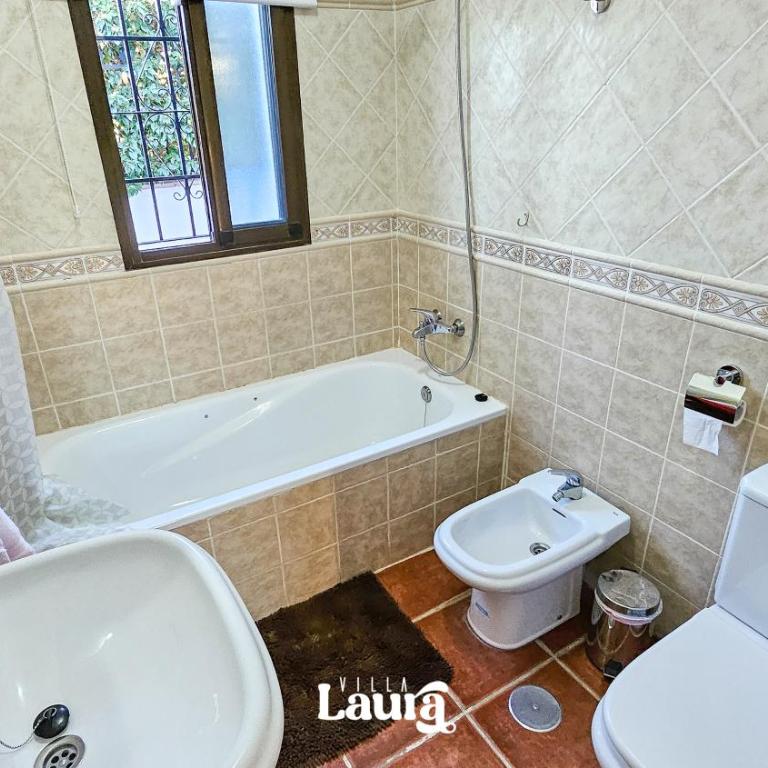 Villa Laura - Four-Bedroom House - 42