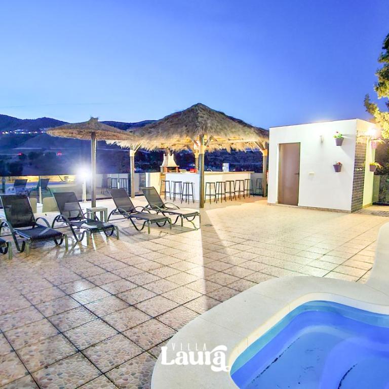 Villa Laura - Four-Bedroom House - 32
