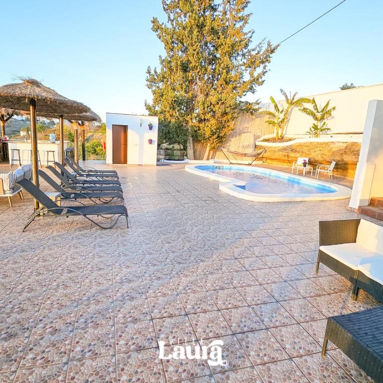 Villa Laura - Four-Bedroom House - 13