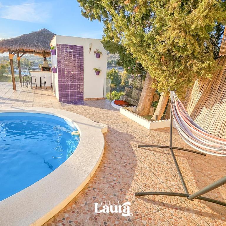 Villa Laura - Four-Bedroom House - 10