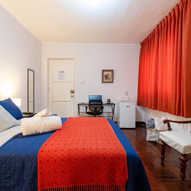 Charming Miraflores Guesthouse with Terrace Studio Apartment and Private Room - Deluxe Double Room with Bath - 11