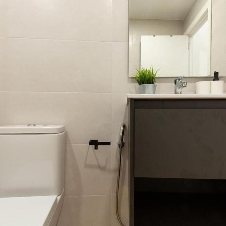 Nuevo loft en playa y cerca del centro, AC y Wifi - One-Bedroom Apartment - 15