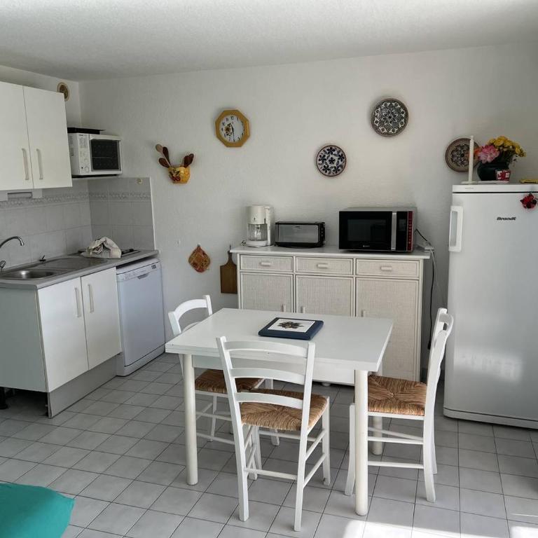 ARCHIPEL III Joli 2 Pièces avec clim réversible proche plage Richelieu Piscine Cap d'Agde - Standard Apartment - 3