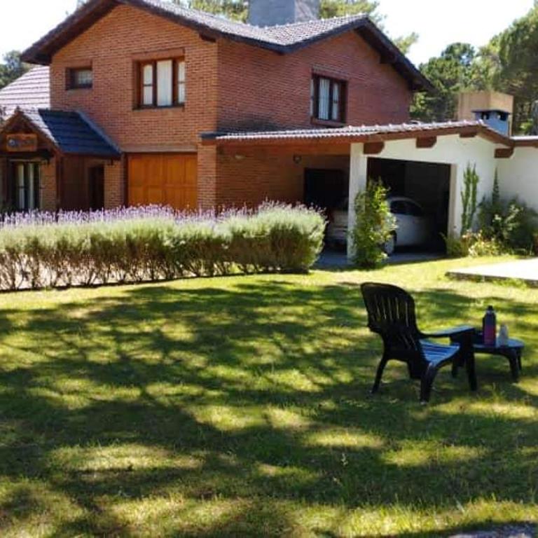 Chalet con Piscina exclusiva en el centro de Mar de las Pampas - Casa de 6 dormitorios - 1