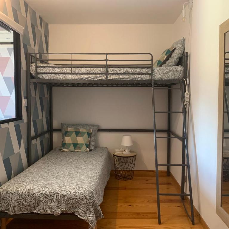 PYRENE HOLIDAYS - Appartement spacieux - chambres climatisées - cour privée - Three-Bedroom Apartment - 15