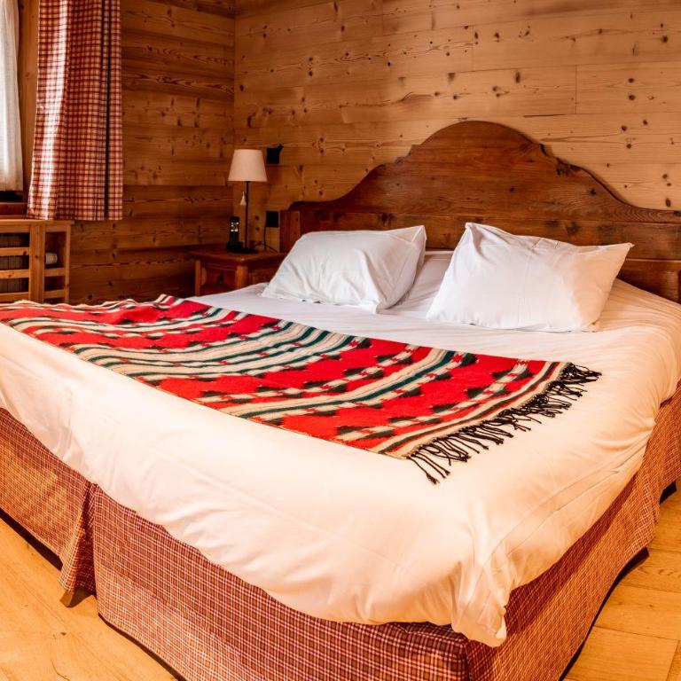 Les Chalets de la Serraz - Chambre Quadruple avec Salle de Bains Privative - 1