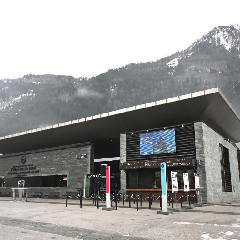 Cozy Chamonix Ski Studio with Mountain Views - Apartment with Mountain View - 34