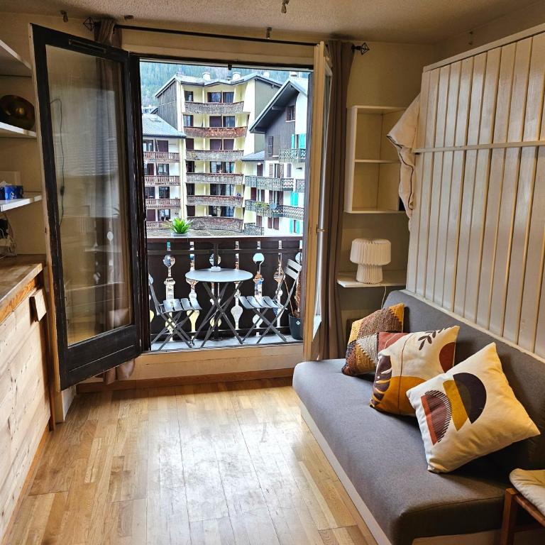 Cozy Chamonix Ski Studio with Mountain Views - Apartment with Mountain View - 1