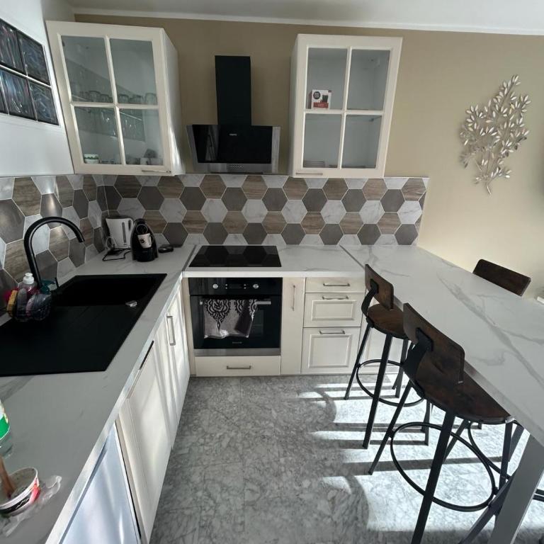 Le REGENCY, appartement familial au cœur du centre-ville, des célèbres jardins Biovès, et seulement à 1 minute à pied de la plage - Apartment mit 3 Schlafzimmern - 46