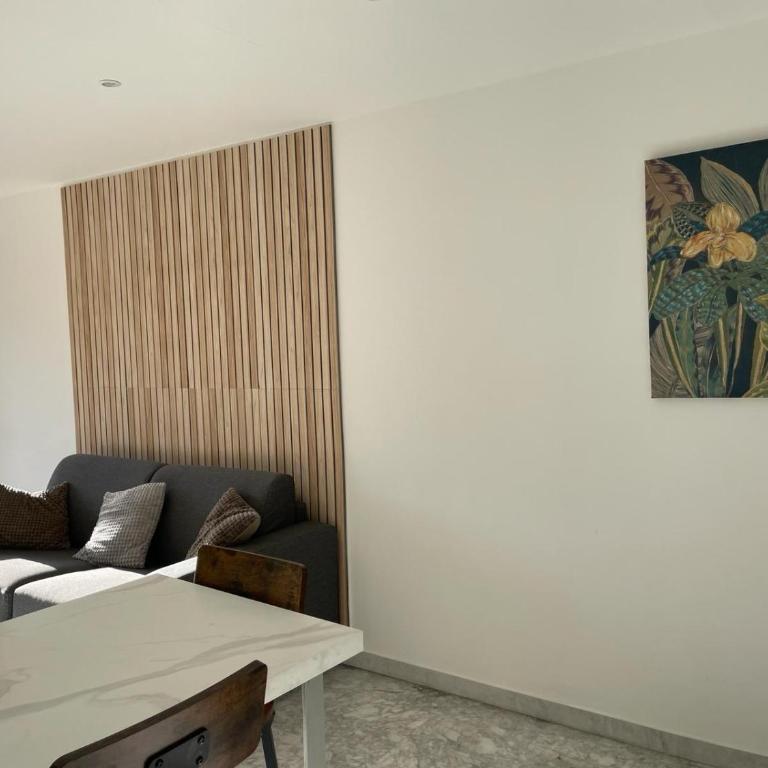 Le REGENCY, appartement familial au cœur du centre-ville, des célèbres jardins Biovès, et seulement à 1 minute à pied de la plage - Apartment mit 3 Schlafzimmern - 49