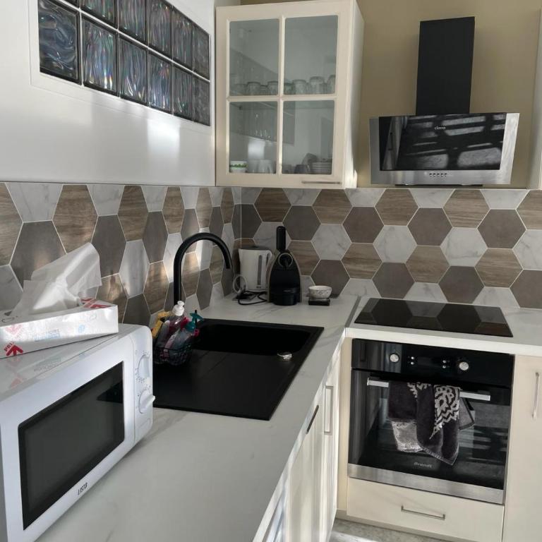 Le REGENCY, appartement familial au cœur du centre-ville, des célèbres jardins Biovès, et seulement à 1 minute à pied de la plage - Apartment mit 3 Schlafzimmern - 39
