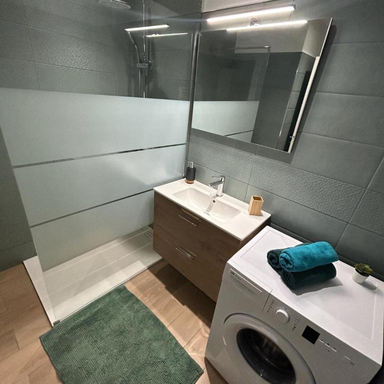 Le REGENCY, appartement familial au cœur du centre-ville, des célèbres jardins Biovès, et seulement à 1 minute à pied de la plage - Apartment mit 3 Schlafzimmern - 48