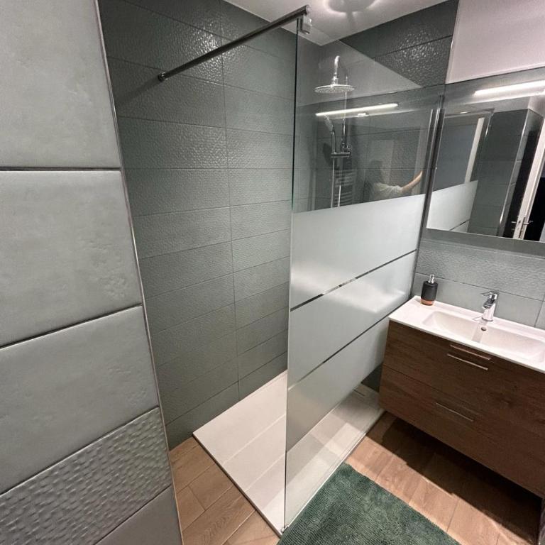 Le REGENCY, appartement familial au cœur du centre-ville, des célèbres jardins Biovès, et seulement à 1 minute à pied de la plage - Apartment mit 3 Schlafzimmern - 42