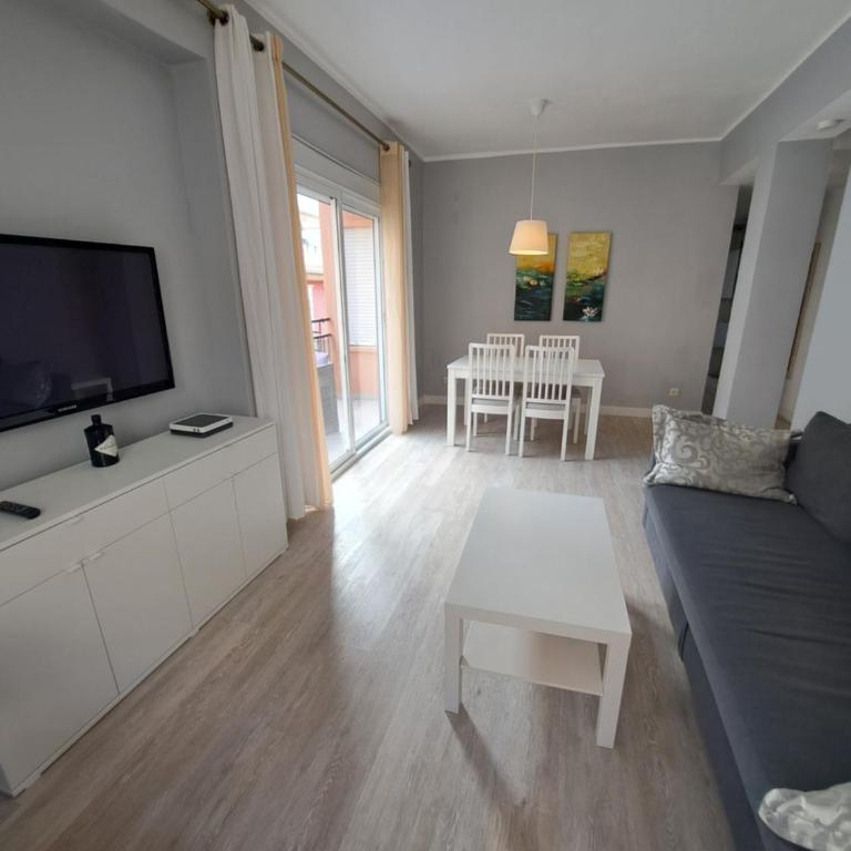 Modern 2 BR corner unit in the heart of Alicante - Two-Bedroom Apartment - 2