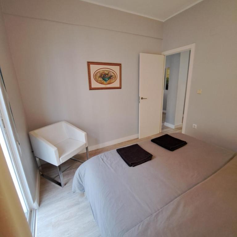 Modern 2 BR corner unit in the heart of Alicante - Two-Bedroom Apartment - 8