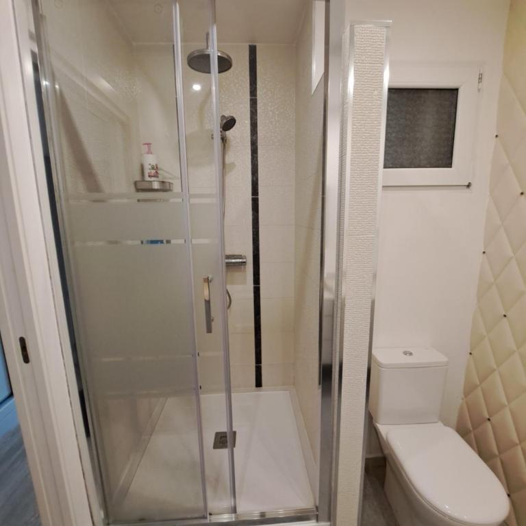 Modern 2 BR corner unit in the heart of Alicante - Two-Bedroom Apartment - 12