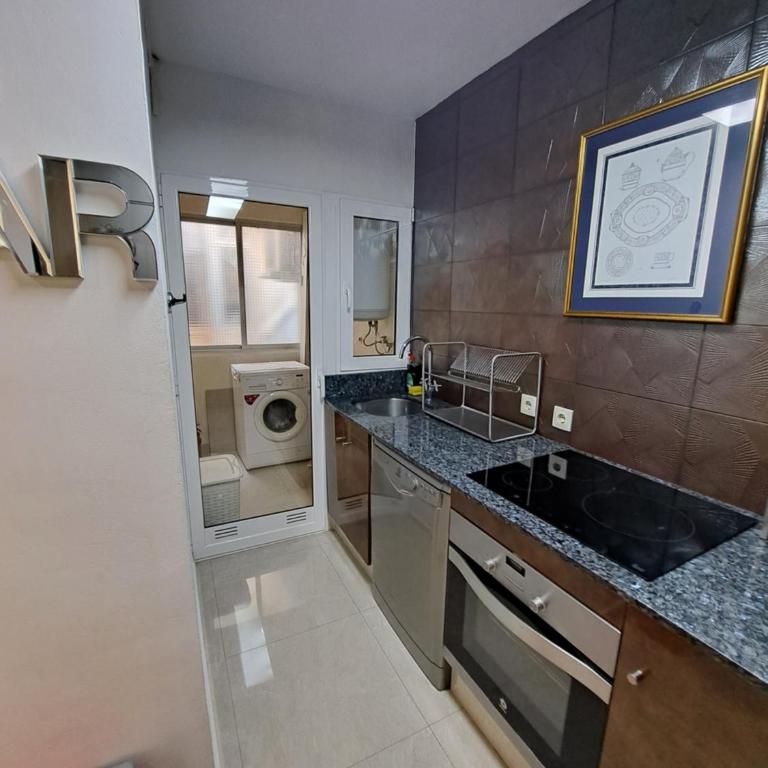 Modern 2 BR corner unit in the heart of Alicante - Two-Bedroom Apartment - 10
