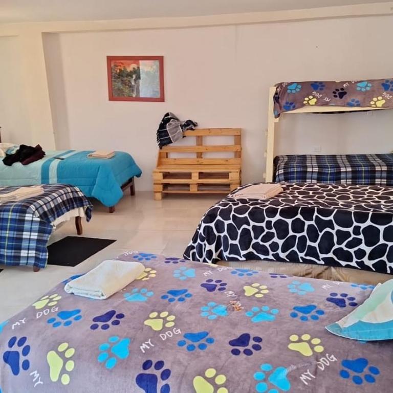 Hostal y Complejo Turístico La Rueda - Habitación Familiar con baño privado - 1