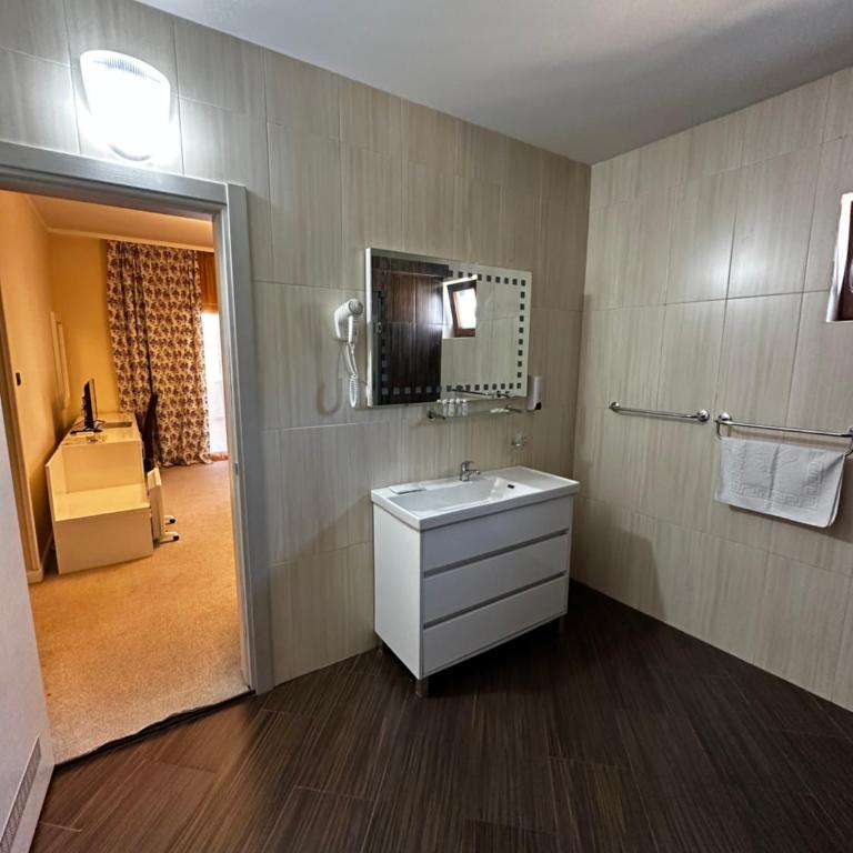 Hotel Opera Jaz - Komfor Trokrevetna Soba - 2