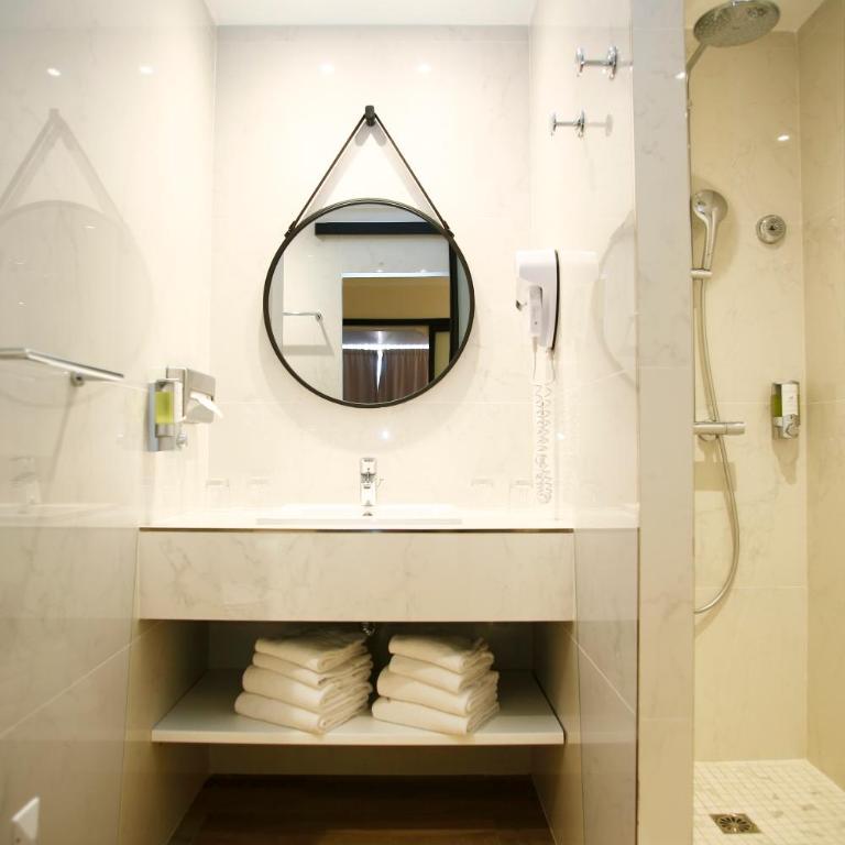 Le Saint Erasme, Hotel Eco Friendly - Chambre Quadruple Panorama avec Balcon et Vue sur la Mer - 4
