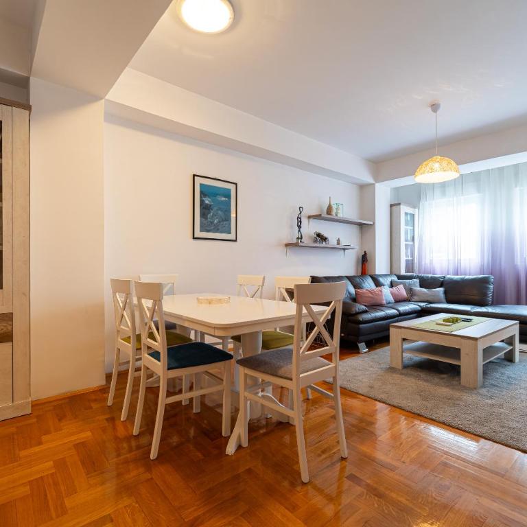 Spacious two bedroom - Two-Bedroom Apartment - 4