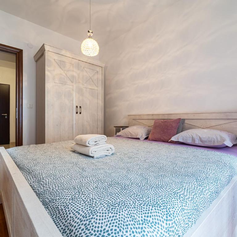 Spacious two bedroom - Two-Bedroom Apartment - 8