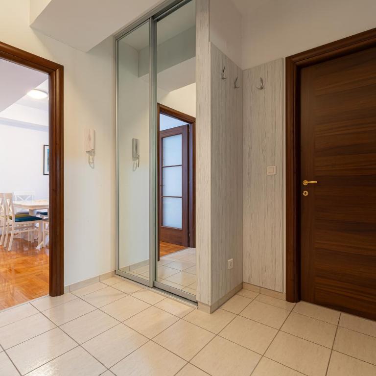 Spacious two bedroom - Two-Bedroom Apartment - 10