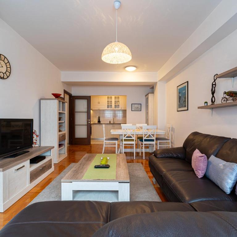 Spacious two bedroom - Two-Bedroom Apartment - 13