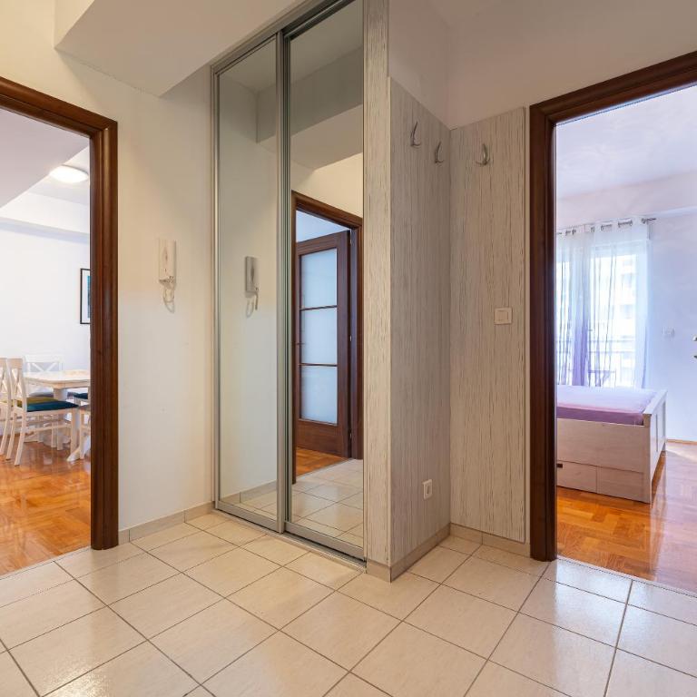 Spacious two bedroom - Two-Bedroom Apartment - 15